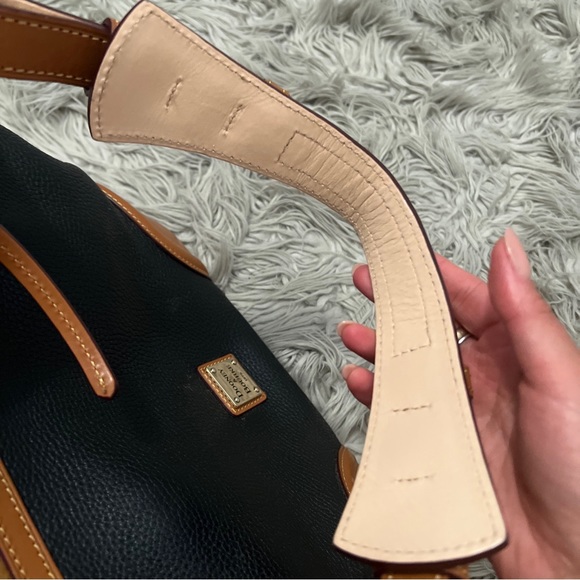 EUC Dooney shoulder bag - Picture 6 of 8